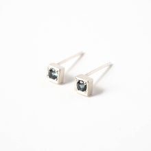 Load image into Gallery viewer, Grey Spinel Cube Studs