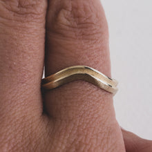 Load image into Gallery viewer, Double Bevelled Gold Ring