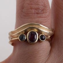 Load image into Gallery viewer, Double Bevelled Gold Ring