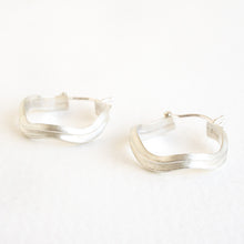 Load image into Gallery viewer, Double Bevelled Hoops