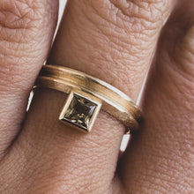 Load image into Gallery viewer, Double Bevelled Sapphire Ring