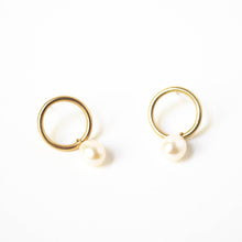 Load image into Gallery viewer, Pearl Drop Circle Studs in Gold